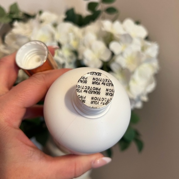 LOVE HAIR • REVITALIZING SHAMPOO - Picture 4 of 4